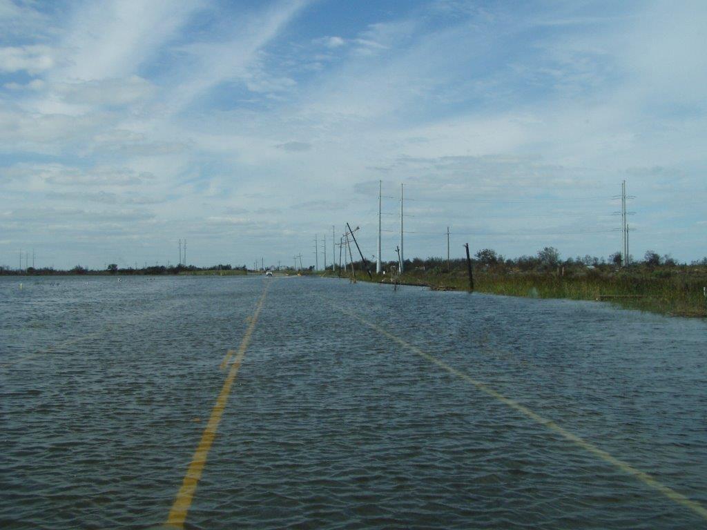 Eine überschwemmte Straße nach einem Hurrican.