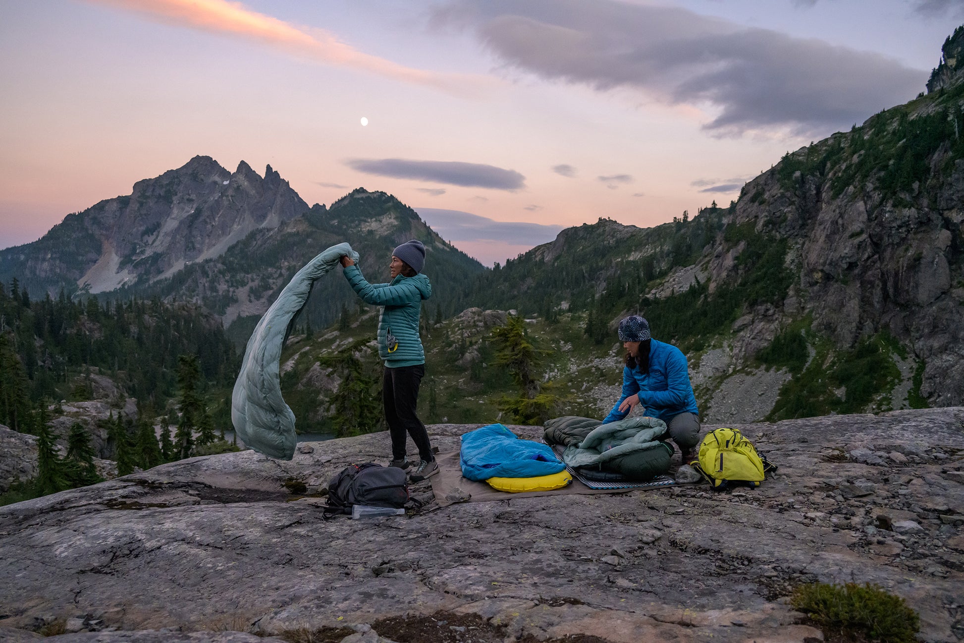 Vesper™ 32F/0C Down Quilt | Photo: Scott Rinckenberger | Location: Alpine Lakes Wilderness, United States