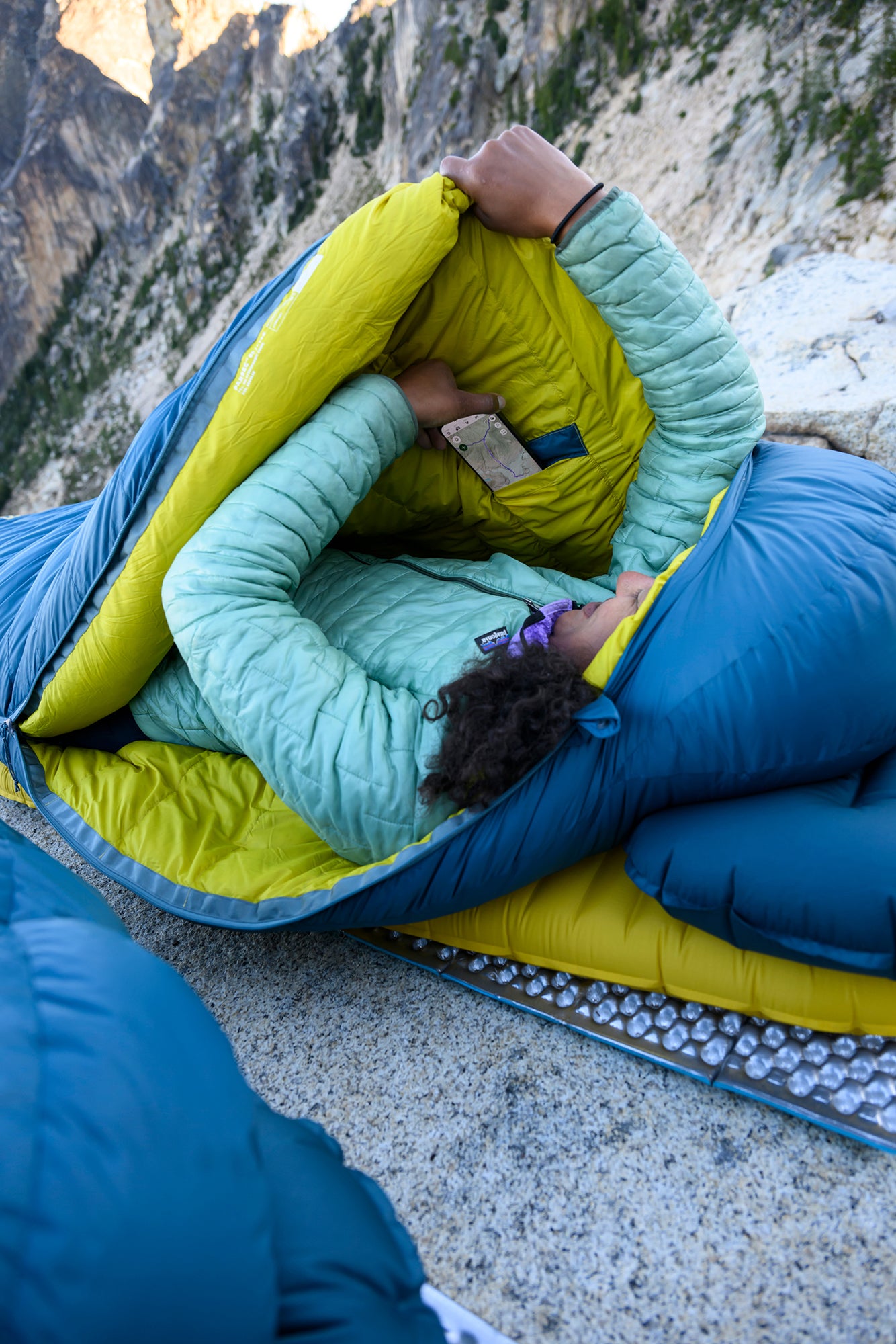 Parsec™ 0F/-18C Down Sleeping Bag | Interior Pocket & Draft Collar | Photo: Scott Rinckenberger